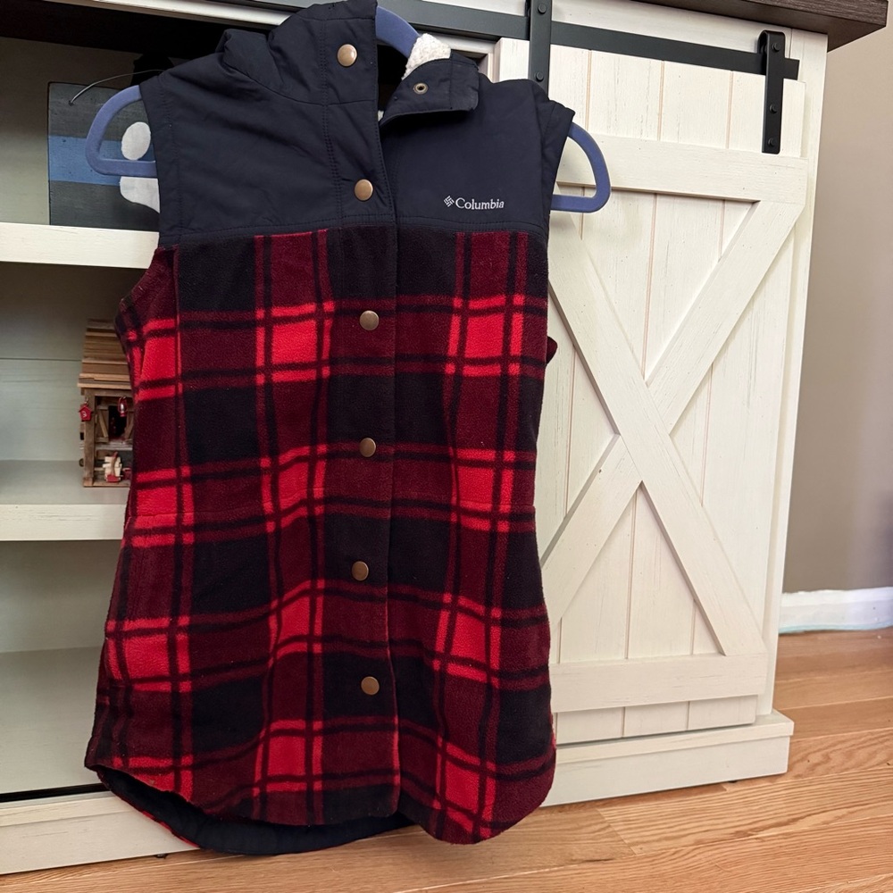 Columbia Red and Black Plaid Sleeveless vest